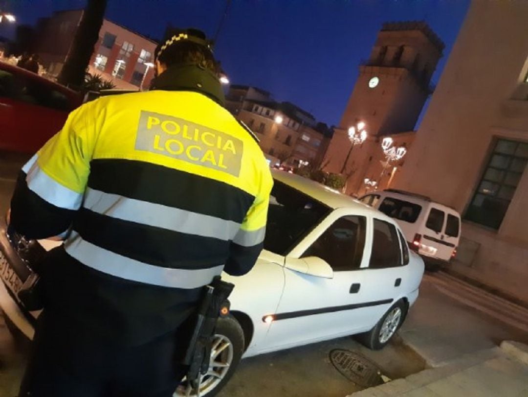 Agentes de Totana detienen a una persona que tenía orden de búsqueda y detención de un Juzgado de Valencia