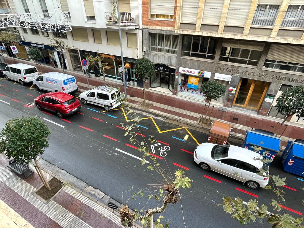 Aparcamiento en doble fila en Avenida Portugal