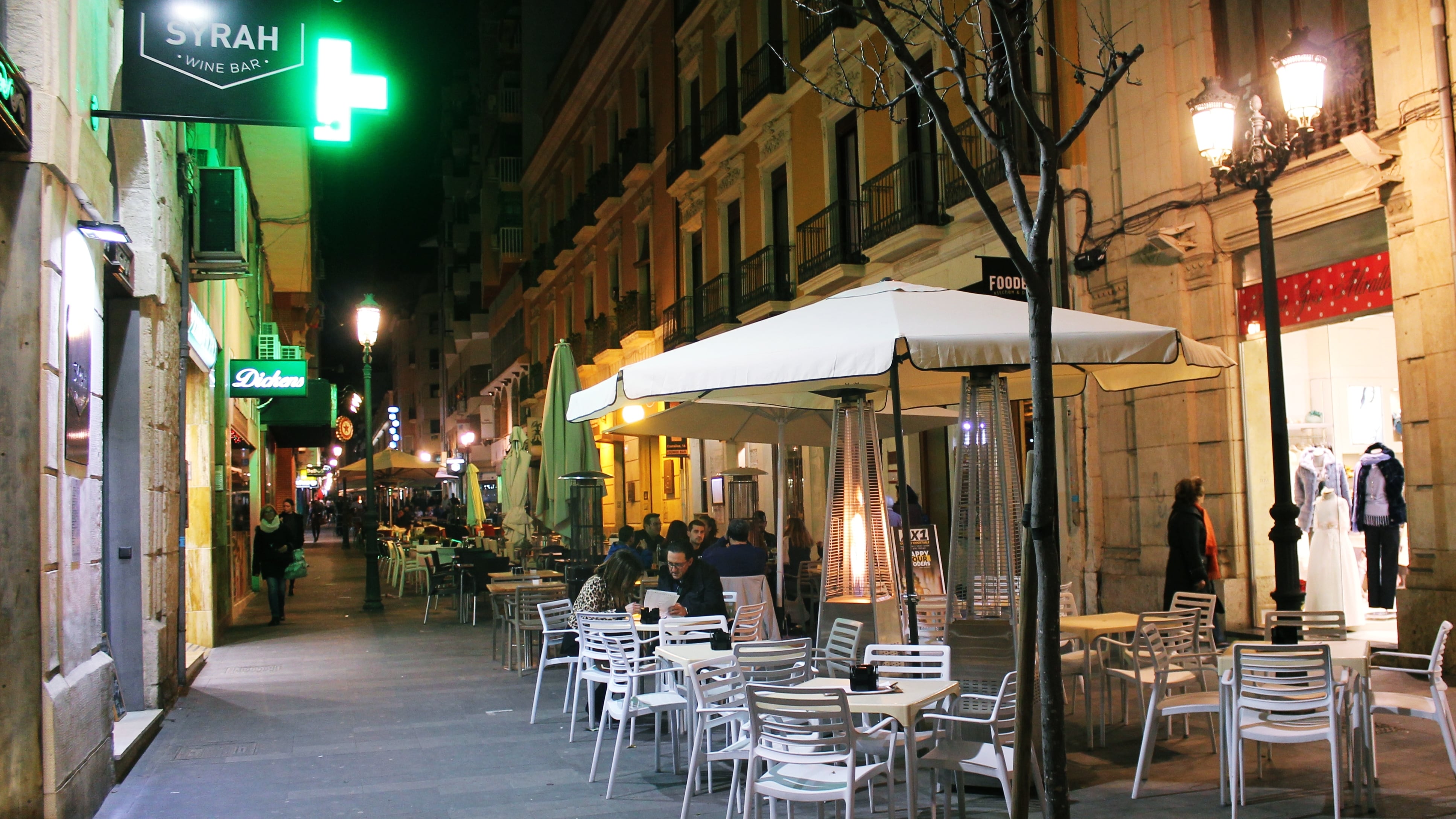 Terrazas en la calle Castaños de Alicante