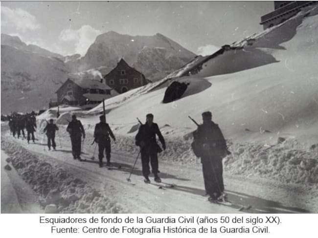 Esquiadores de la Guardia Civil en los años 1950