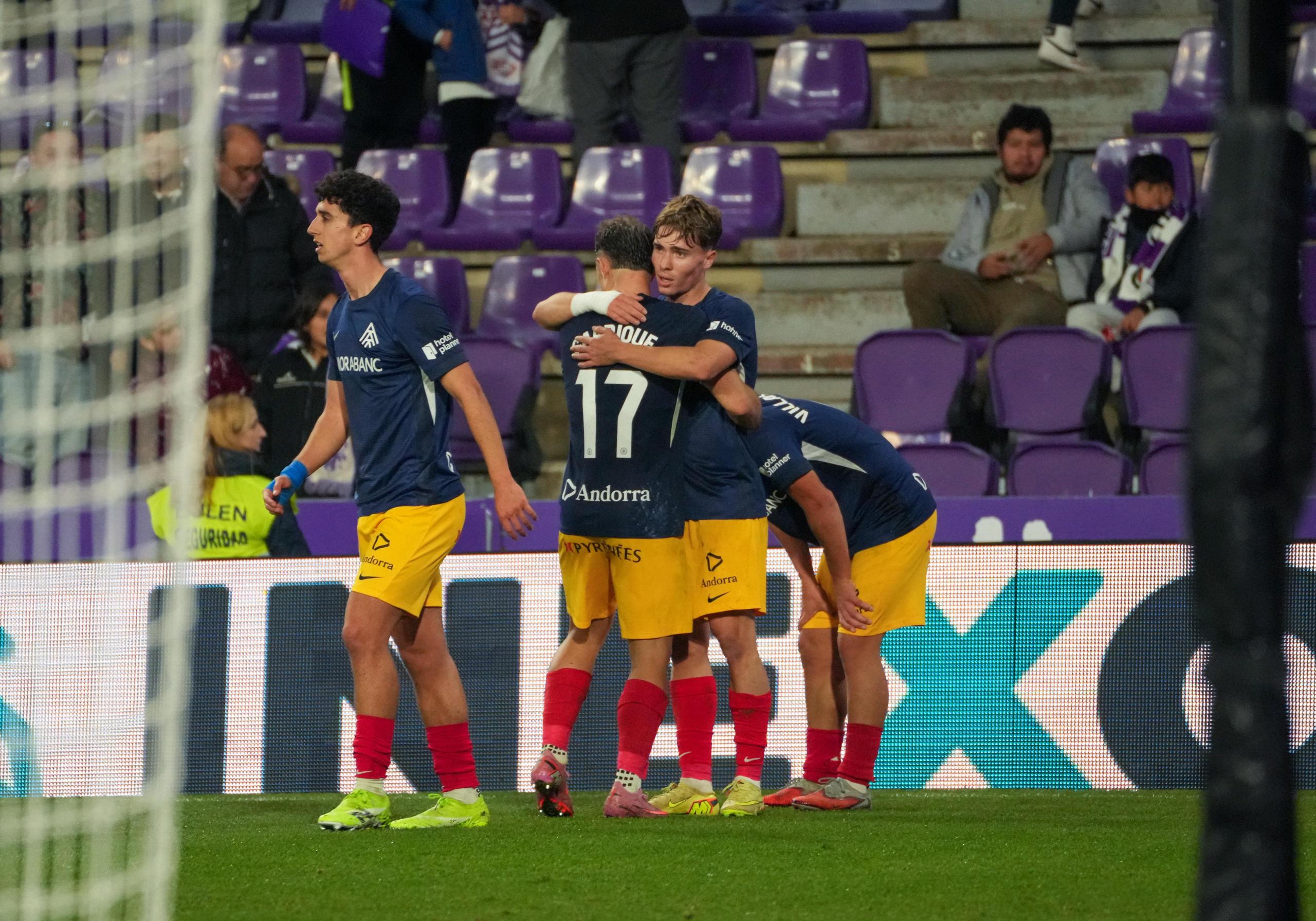 L'FC Andorra celebra la victòria davant el Valladolid