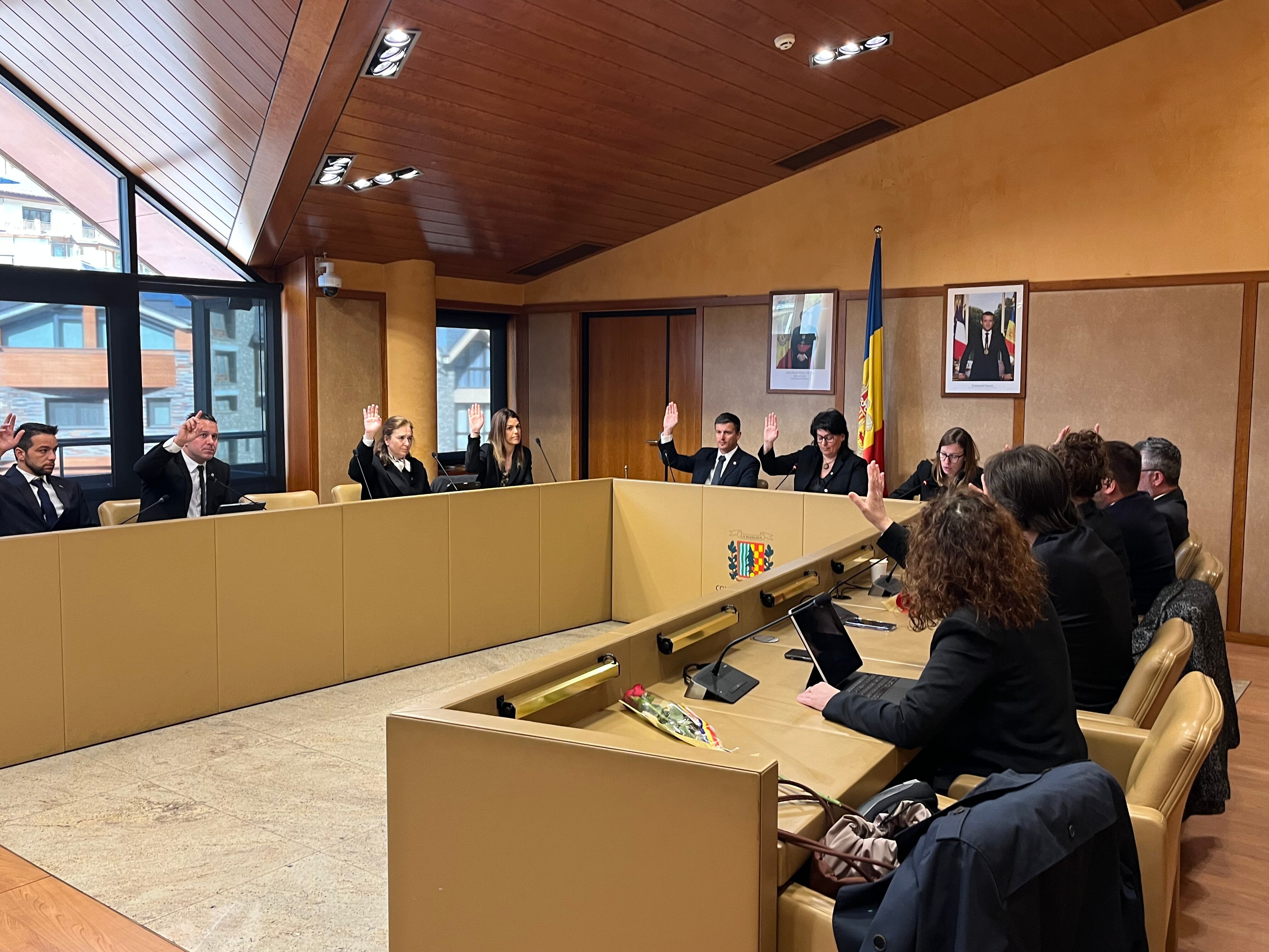 El moment de la votació al comú de la Massana de la moratòria de les llicències urbanístiques