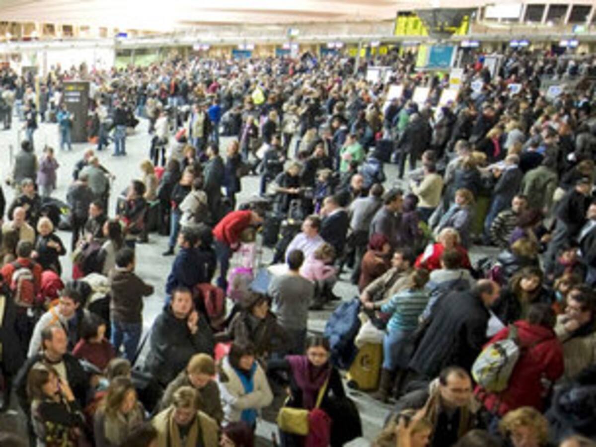 Cuando los controladores aéreos sembraron el caos en España