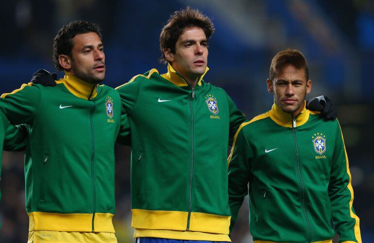 Neymar y Kaká, junto a Fred, en un amistoso, en 2013