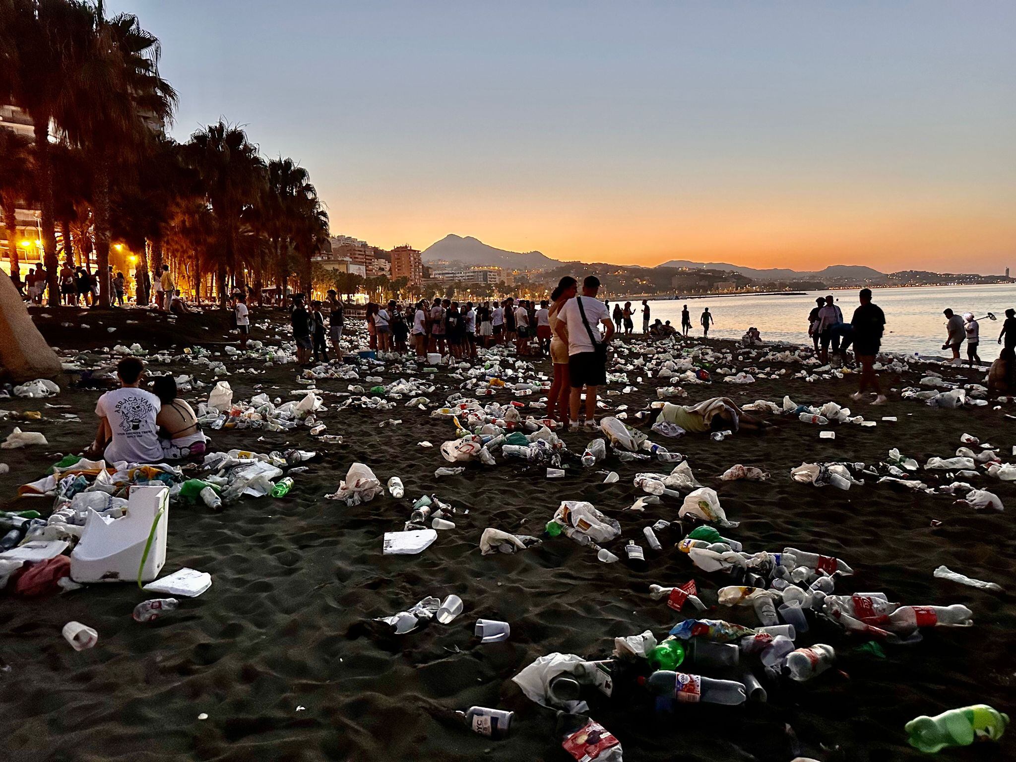 Playa de La Malagueta, este sábado 24 de junio, tras la Noche de San Juan