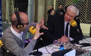 Frederic Vicent entrevista al conseller de Cultura, Ferran Mascarell, a l'especial Hora L Sant Jordi des del carrer de Casp