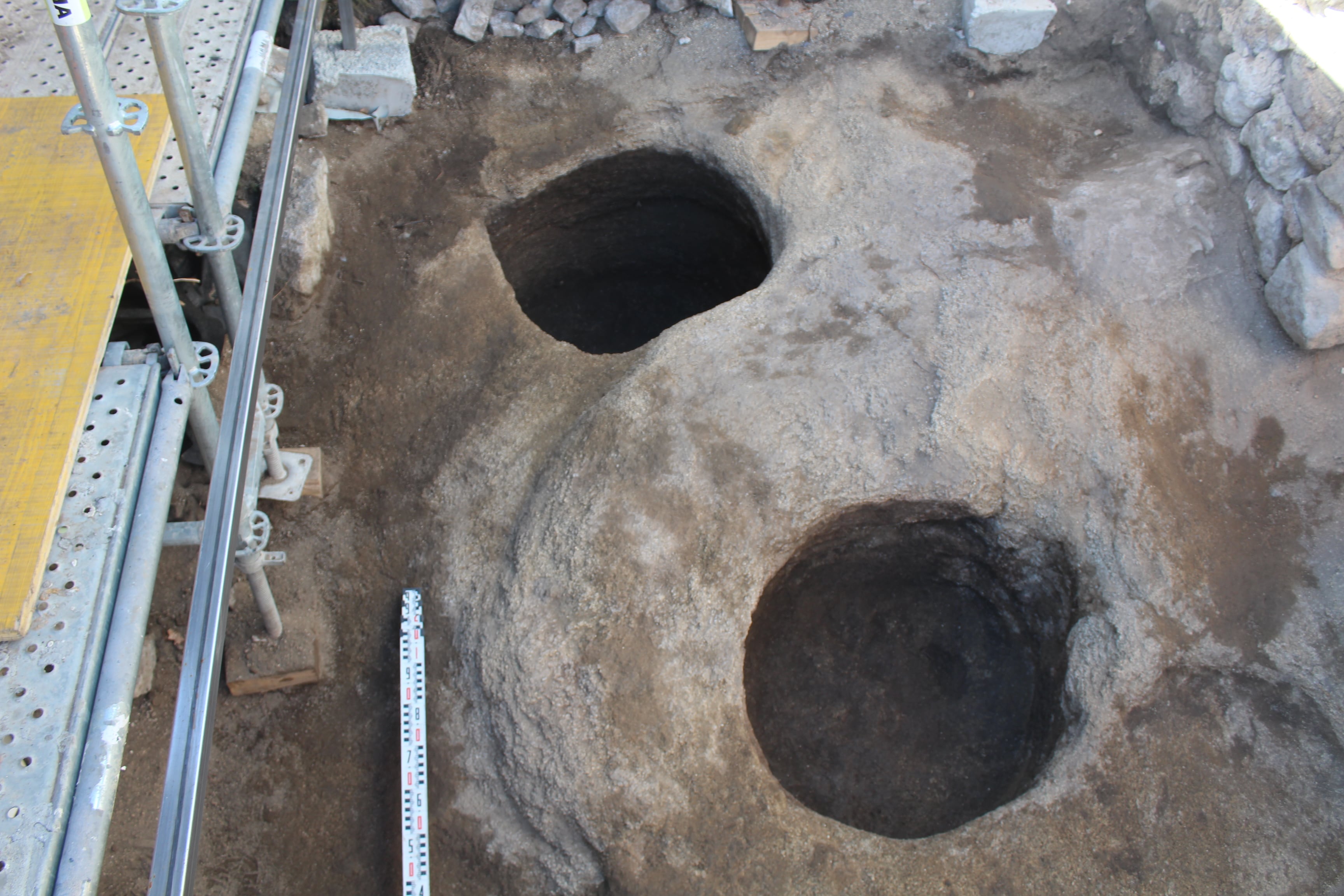 Les sitges descobertes en les obres de reconstrucció del campanar de Sant Vicenç d'Enclar