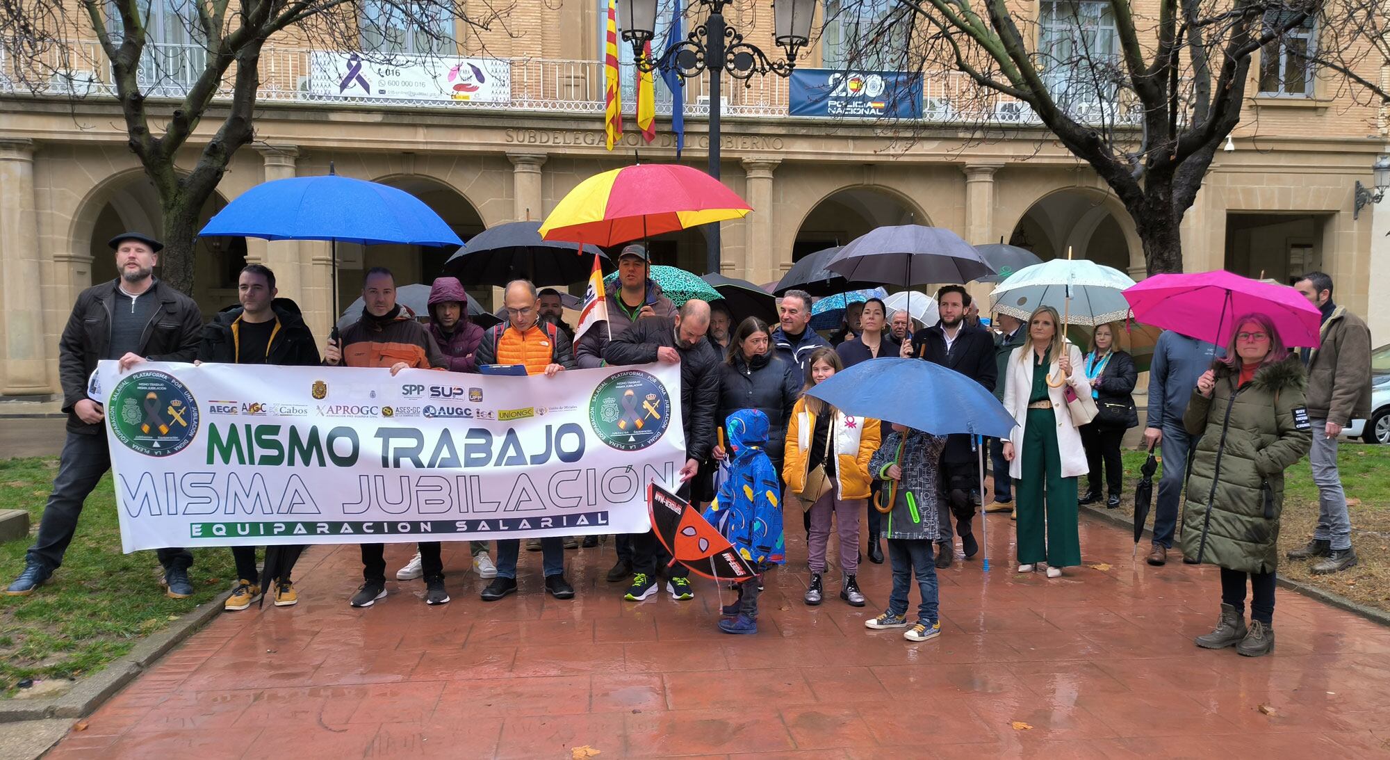 Concentración de policias y guardias civiles en Huesca