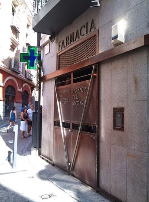 Cerrada la farmacia del Sagrario, en Toledo