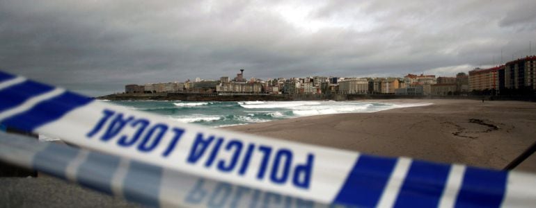 Accesos cortados a la playa del Orzán, en A Coruña