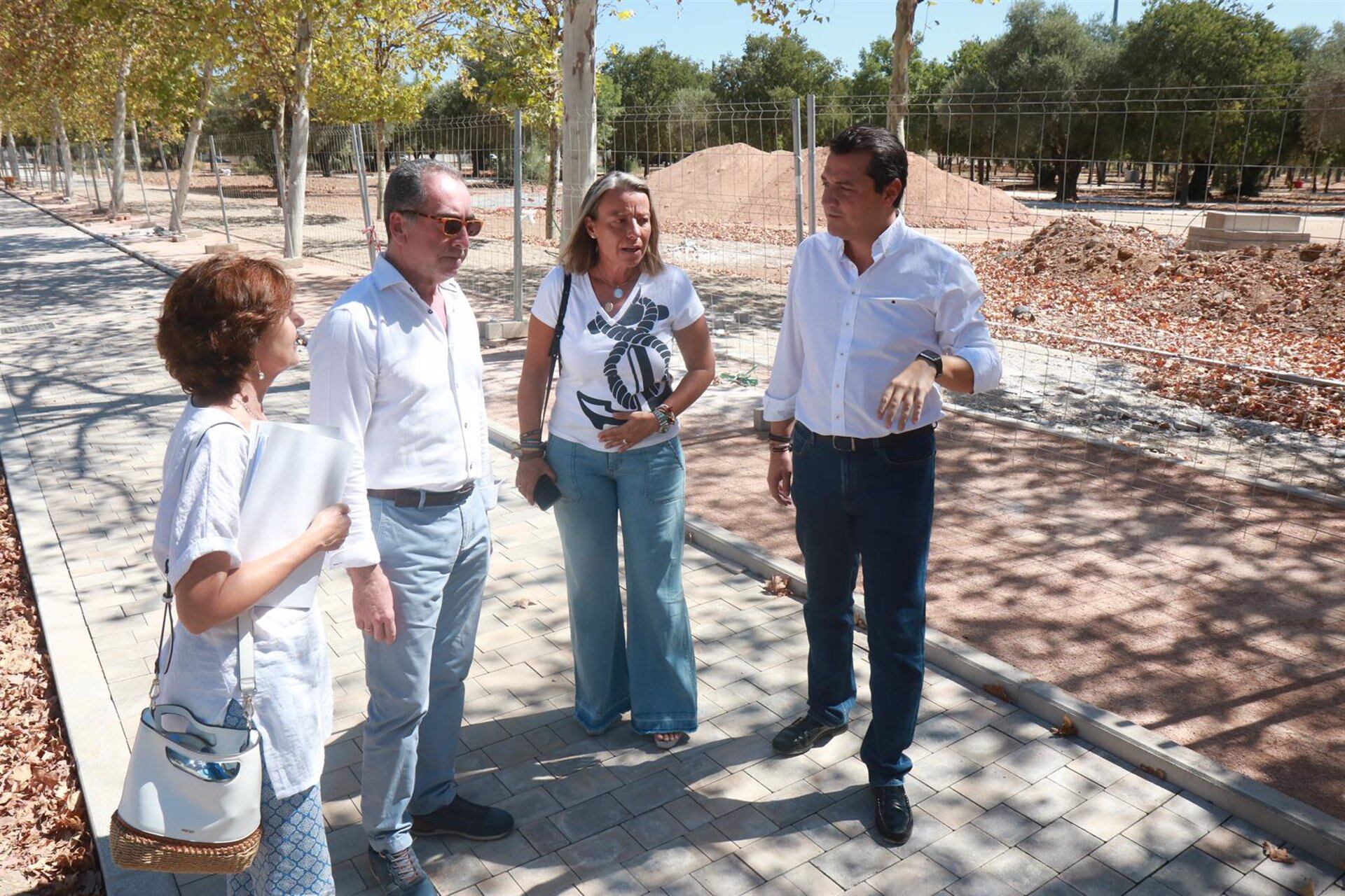 Jose María Bellido, junto a Isabel Albás y Antonio Álvarez (EP)