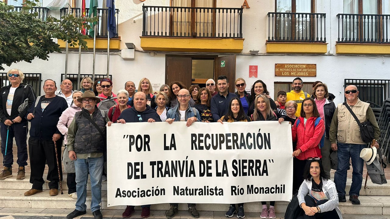 La asociación naturalista Río Monachil reivindica el Tranvía de Sierra Nevada en Güéjar Sierra (Granada) junto a alcalde de la localidad, José Robles