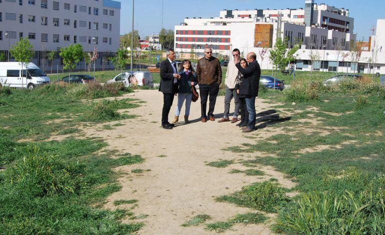 Visita a los terrenos cedidos para colegio