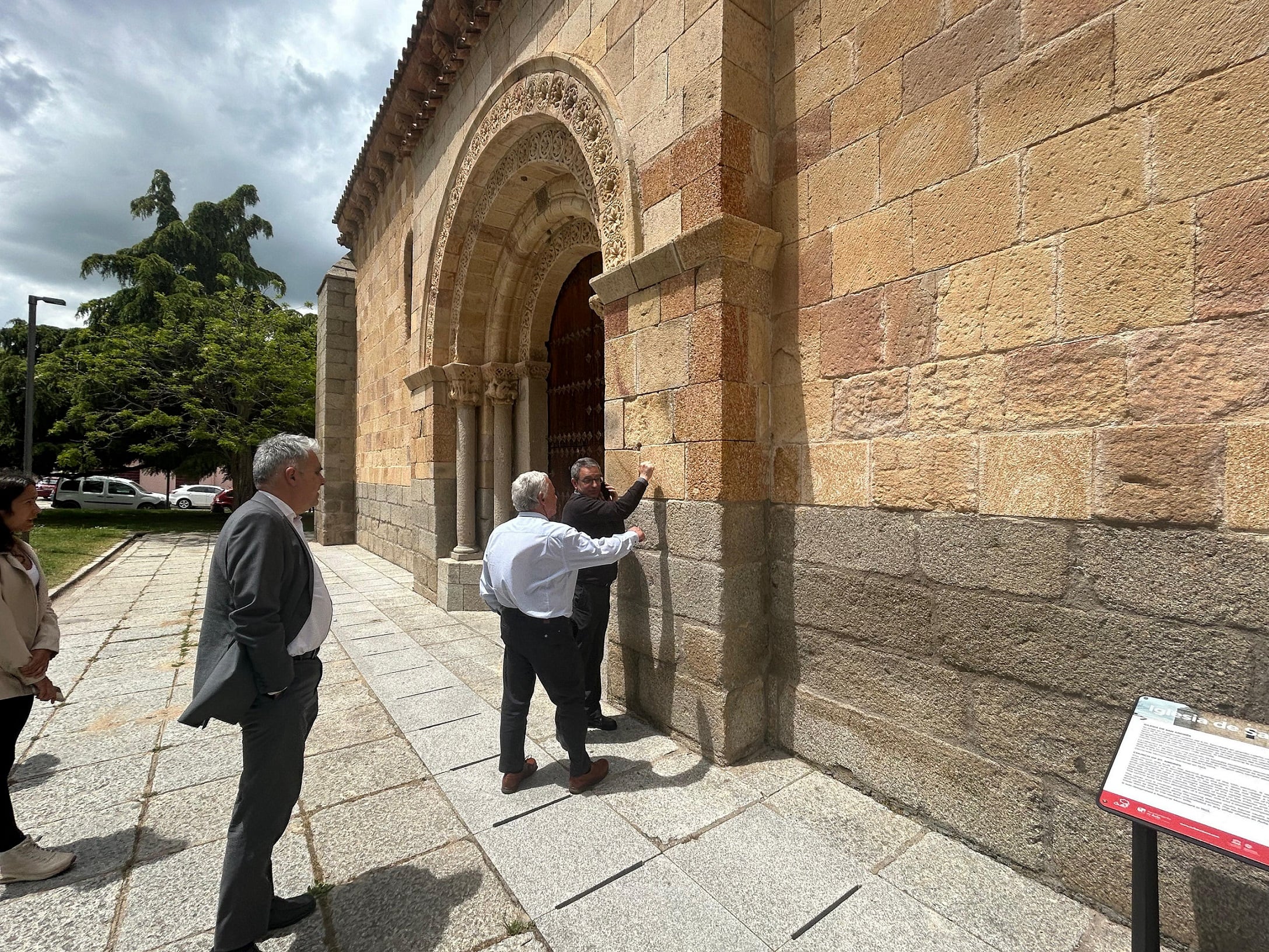 El consejero durante la visita