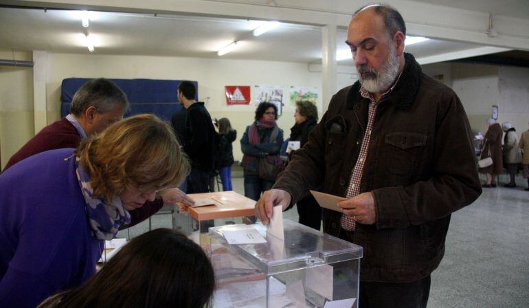 No ha transcorregut cap incident remarcable als col·legis electorals durant el matí.