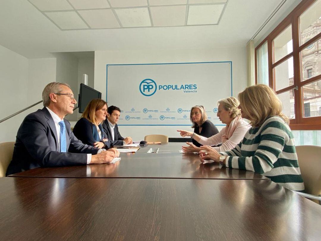 Reunión entre el Partido Popular de València y los representantes de los comerciantes de Ciutat Vella el pasado viernes 13 de diciembre