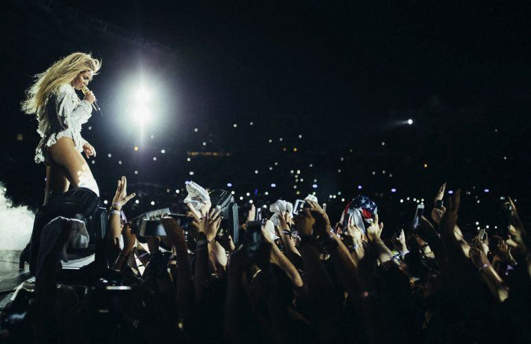 La cantante estadounidense, Beyoncé, durante su actuación en el Estadio Olímpico de Barcelona.