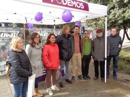 El lider regional estuvo arropado por miembros de esta formación política en la carpa instalada en la Plaza de la Constitución