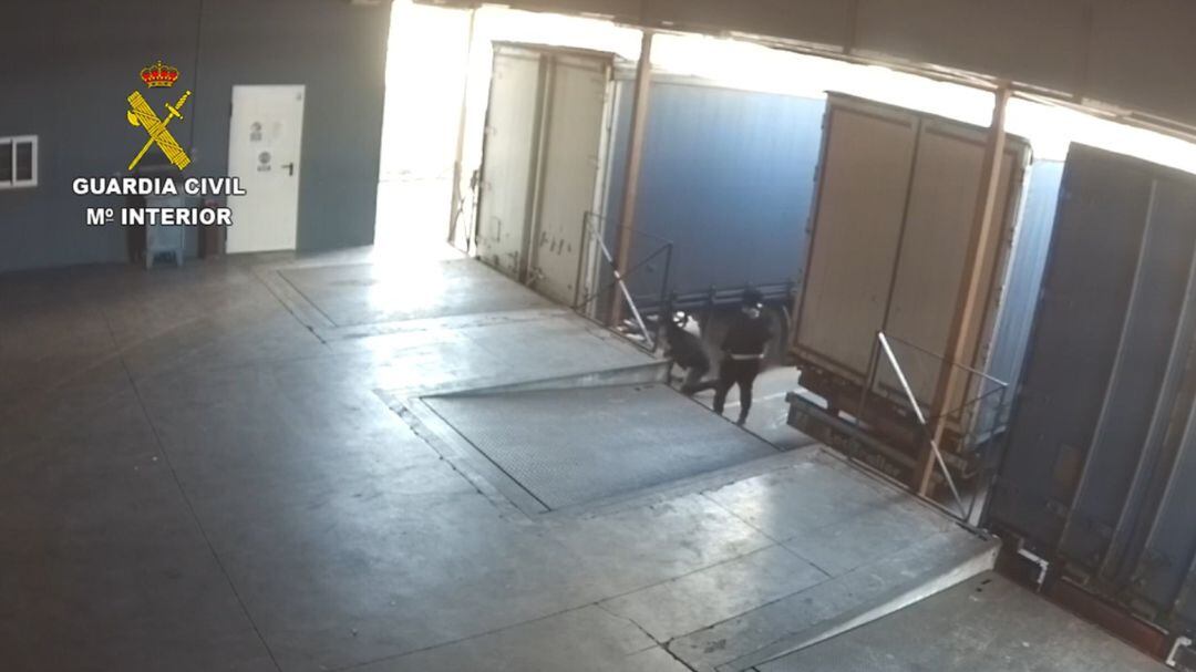 Momento en el que se produjo el robo en los muelles de carga