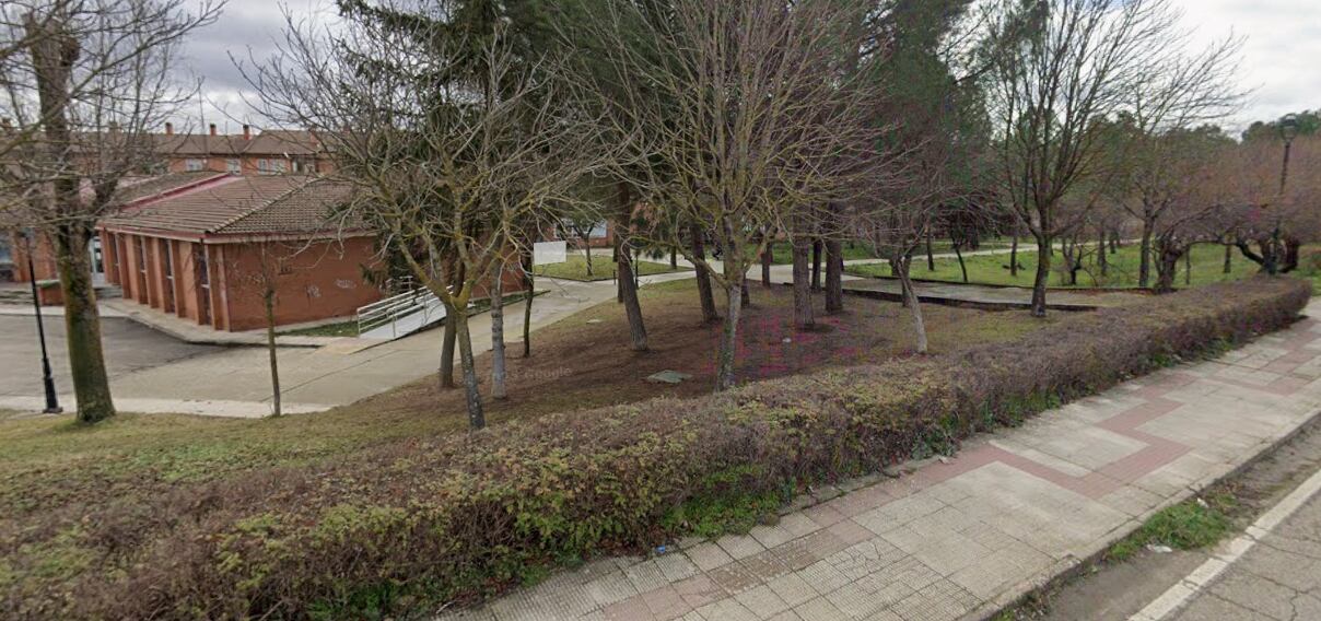 Lateral del actual centro de salud de Roa y terrenos anexos