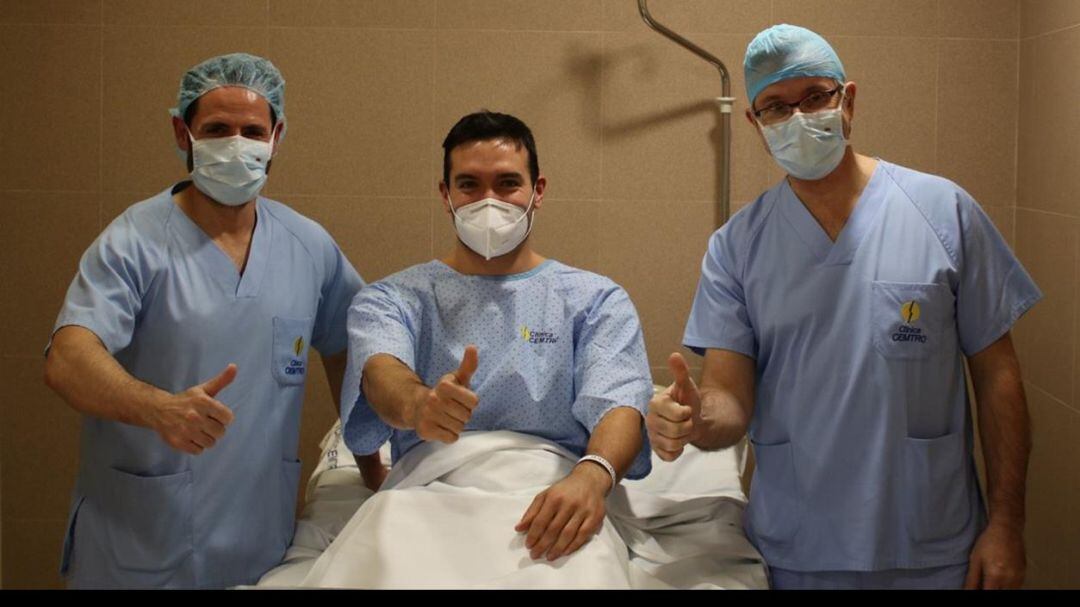 José Mario Carrillo posa tras su operación