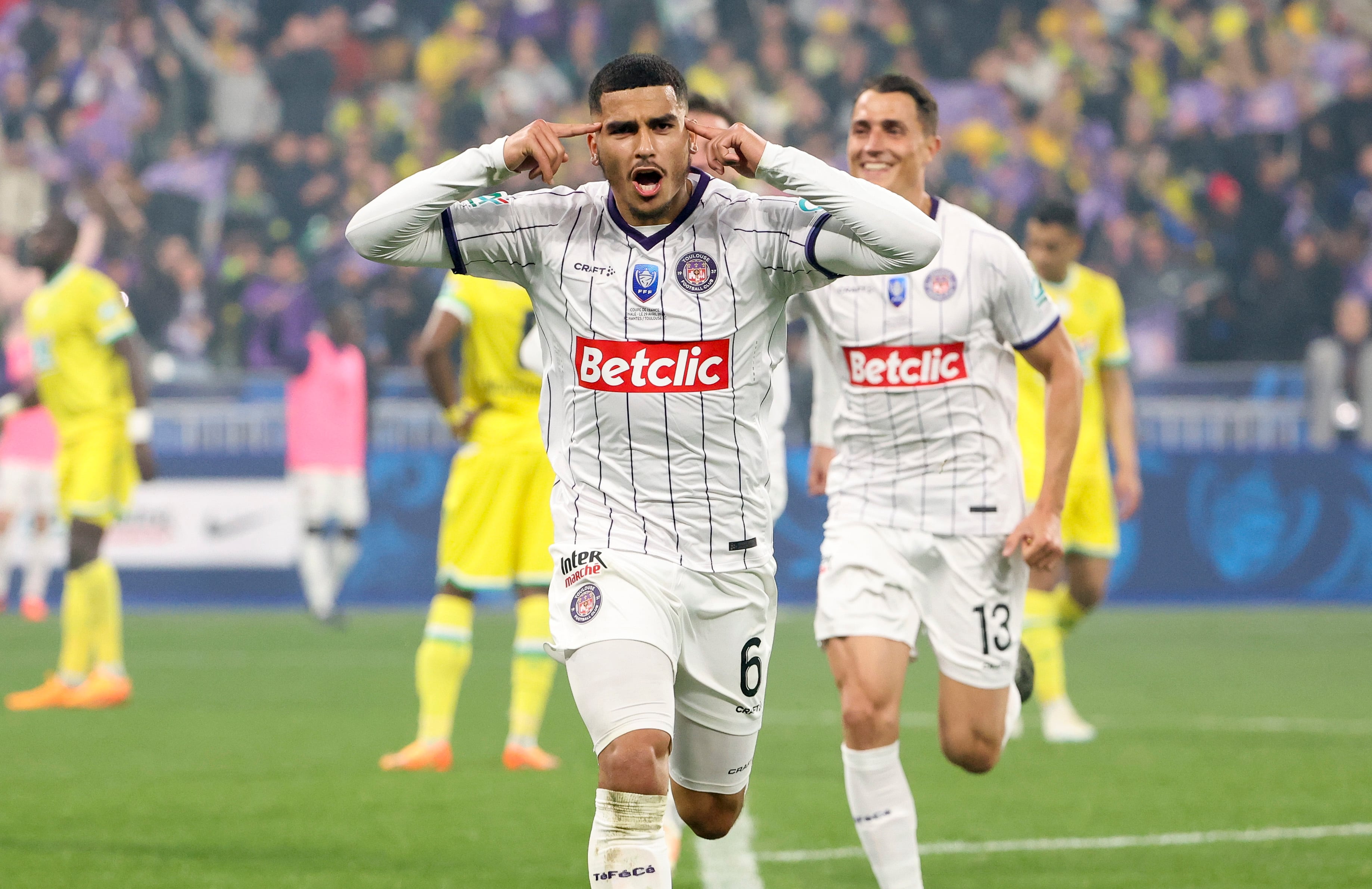 Aboukhlal celebra su gol en la final de la Copa de Francia.