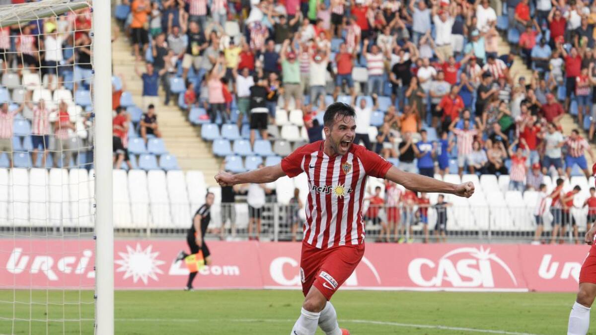 Álvaro Giménez: "Me gustaría hacer 15 goles esta temporada"