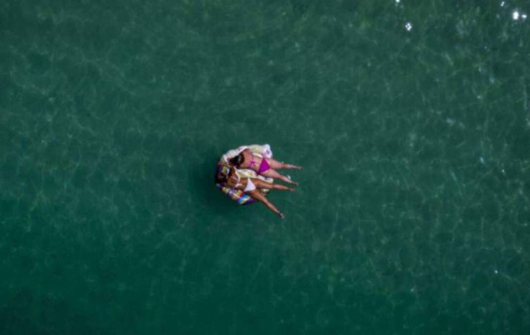 Bañistas en la playa