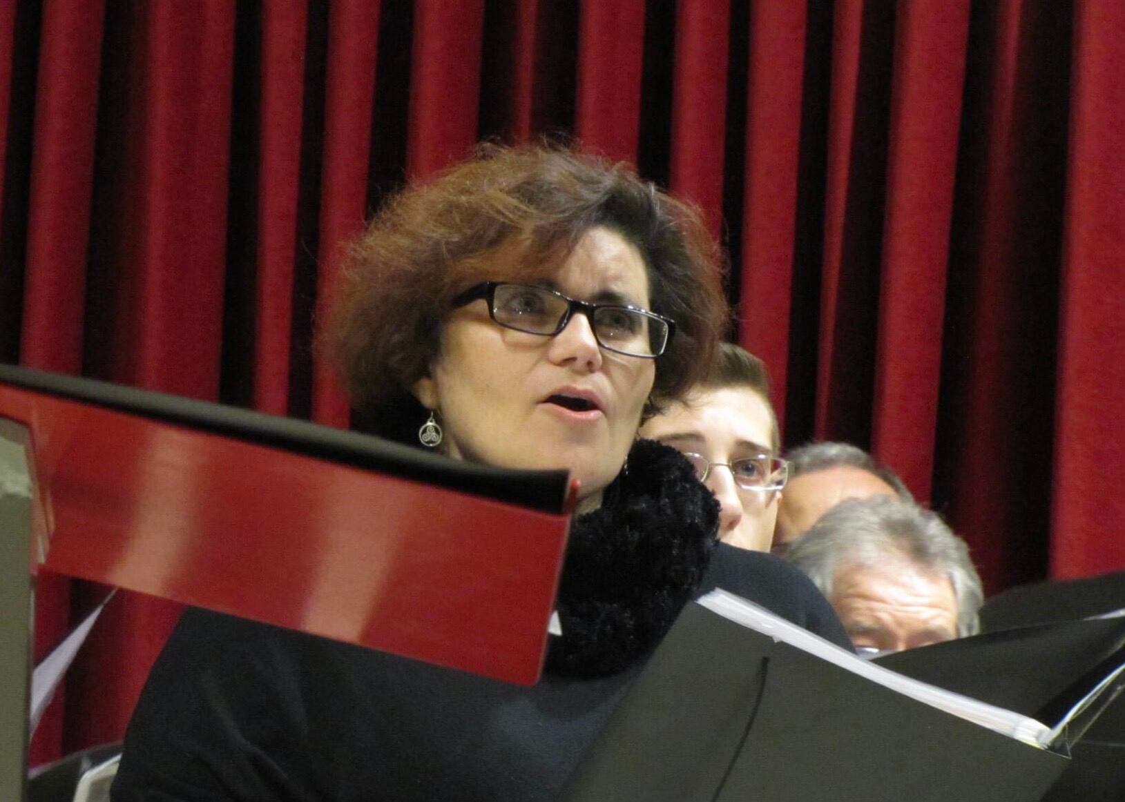 El canto se convirtió par Alicia en una vía para conectar con los demás, expresarse y recuperar la confianza.