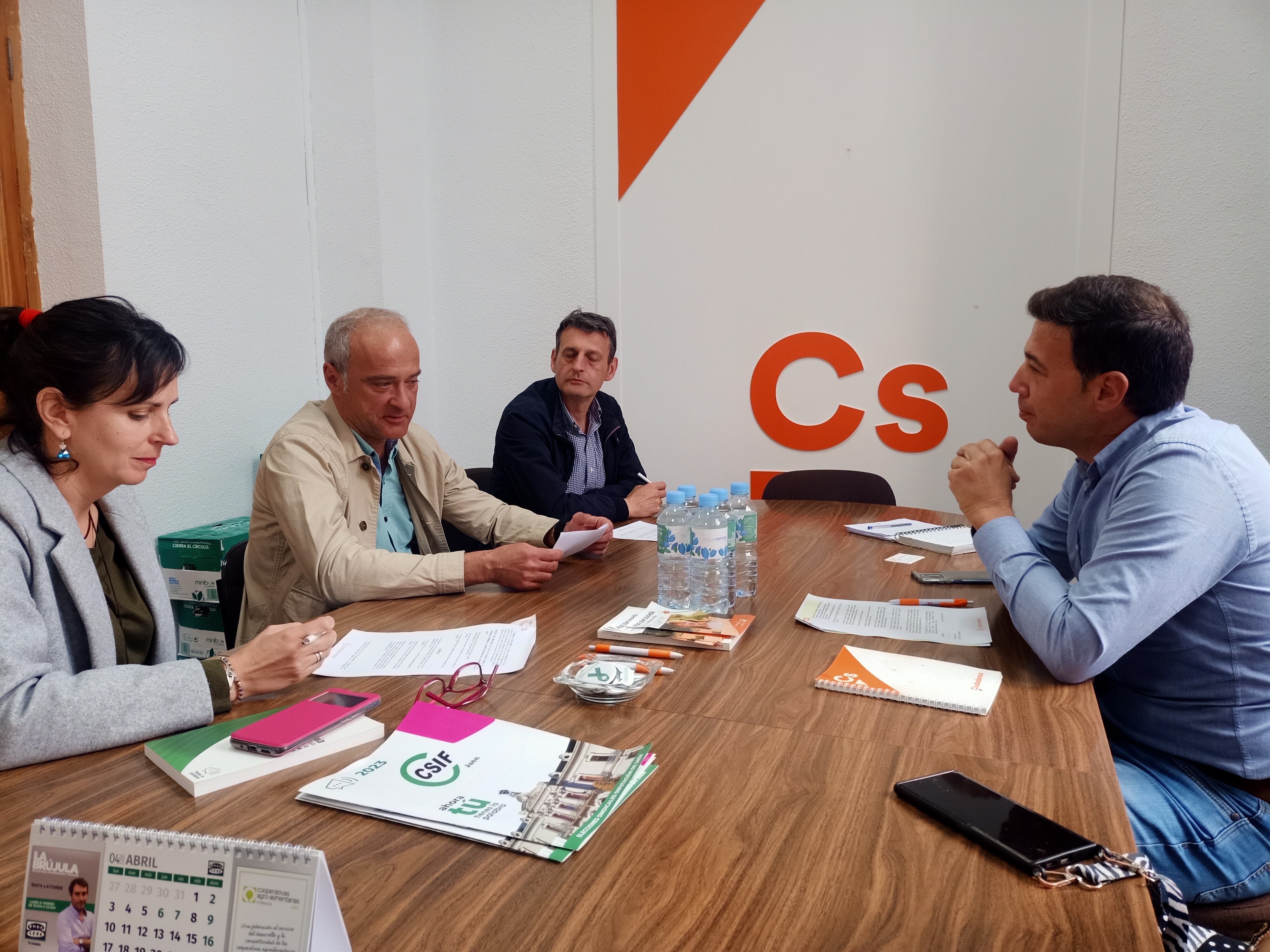 El portavoz de Ciudadanos en la Diputación de Jaén, Ildefonso Ruiz, durante una reunión con el sindicato CSIF