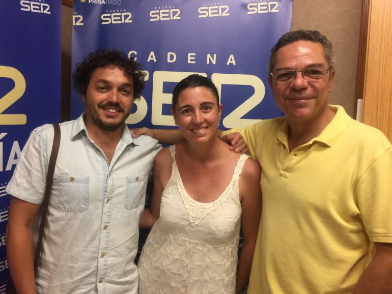 Ernesto Rengel, de 'Legados', junto a Inma Izquierdo, de 'Sevilla con los peques' y Salomón Hachuel, director de 'Hoy por Hoy Sevilla'