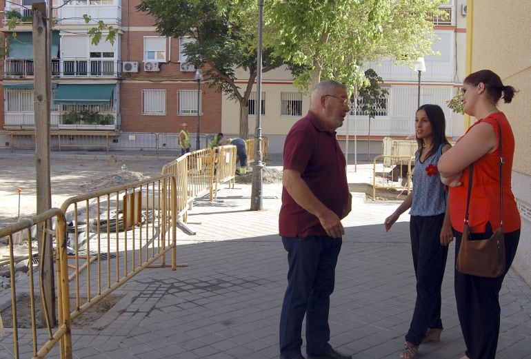La primera edil en funciones, Jessica Antolín visita el área obrera en el distrito mostoleño