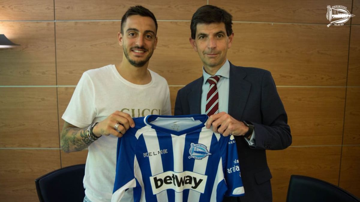 El Glorioso hace oficial la llegada de Joselu para tres temporadas