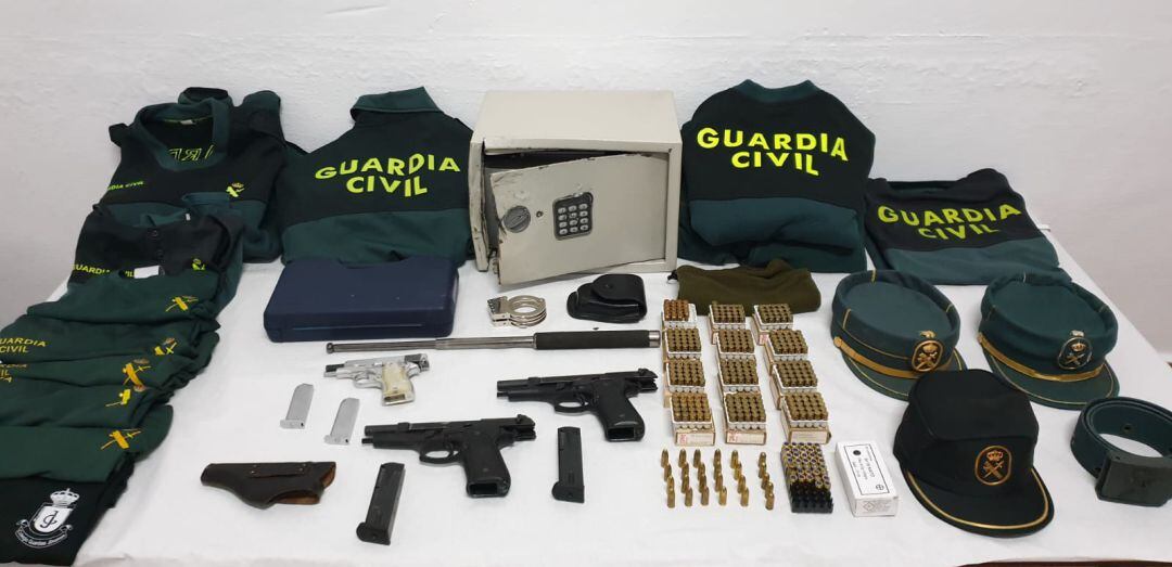 Material recuperado tras el asalto al puesto de la Guardia Civil en Villafranca de los Caballeros (Toledo)