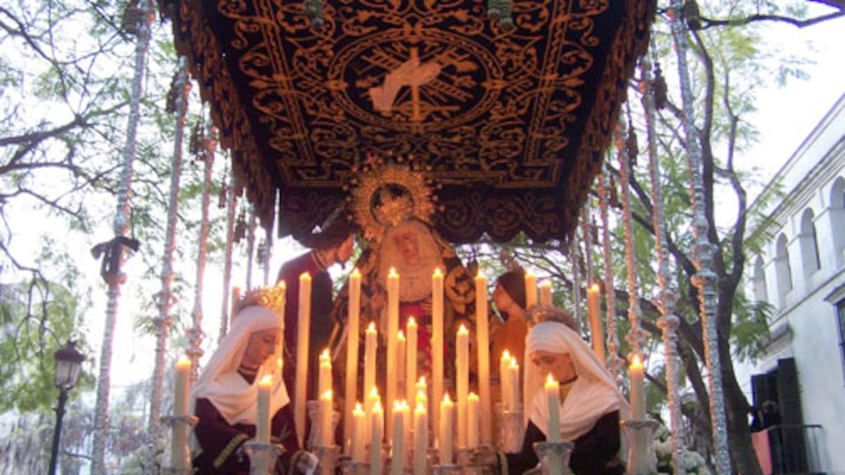 Jerez consolida la jornada del Sábado Santo con cuatro hermandades en sus calles