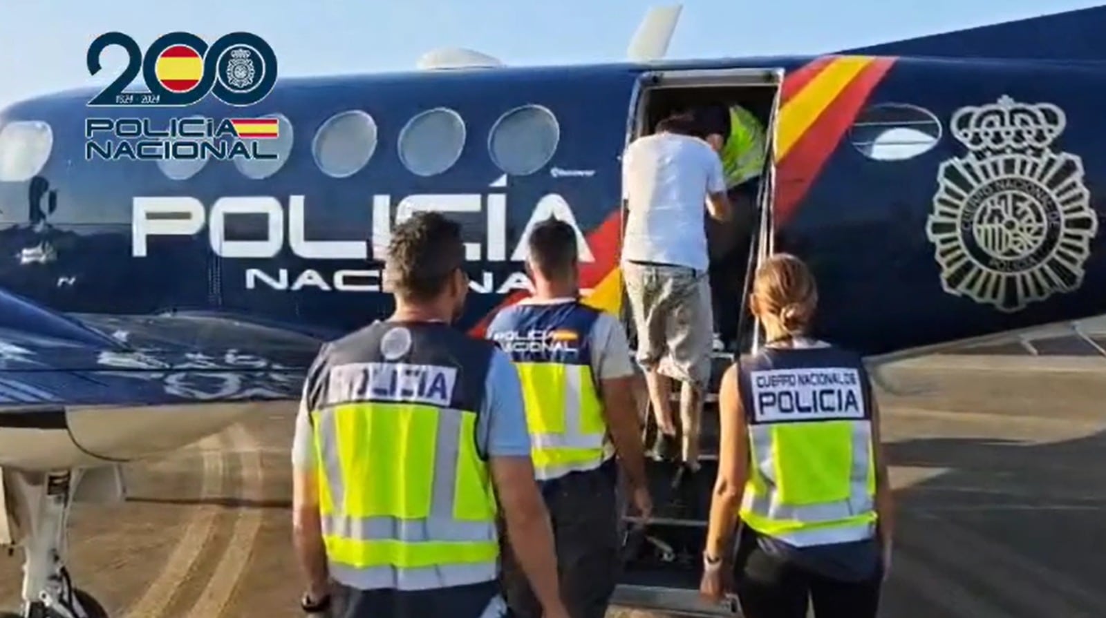 Imagen de la detención de uno de los dos detenidos relacionados con el asesinato en Telde (Gran Canaria).