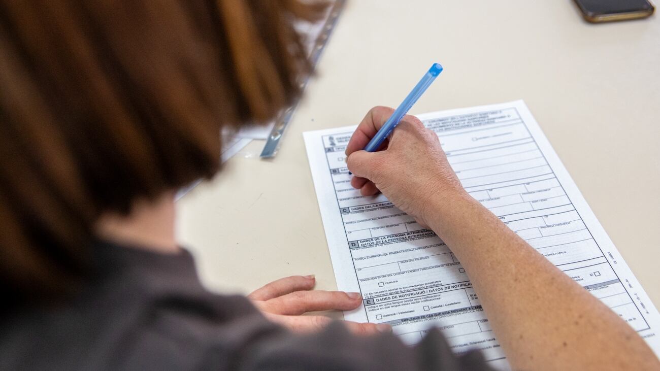Recogida de firmas en el centro social Estación Cuatro Zonas de Elda