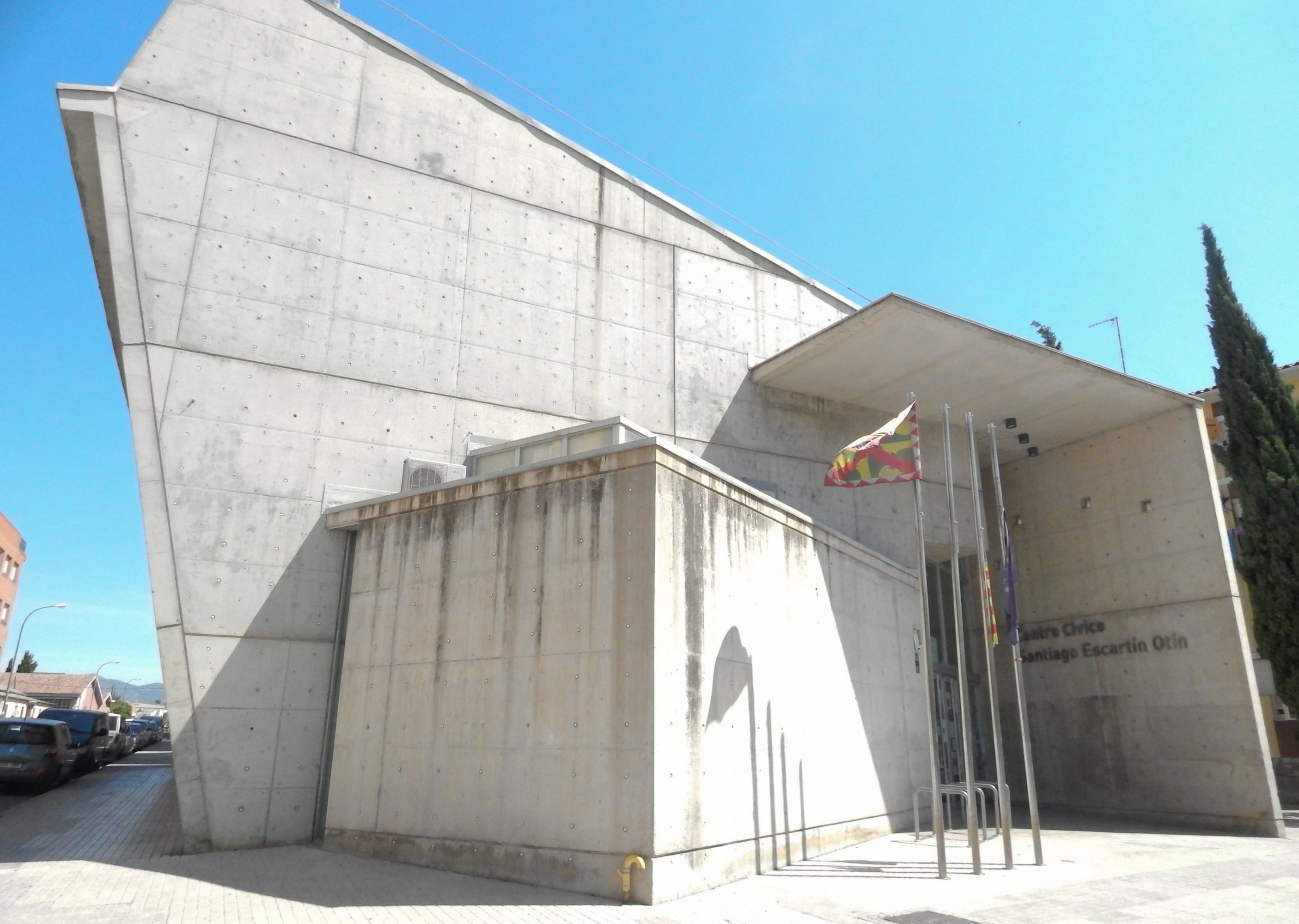 Centro Cívico Santiago Escartín Otín, donde se encuentra la biblioteca
