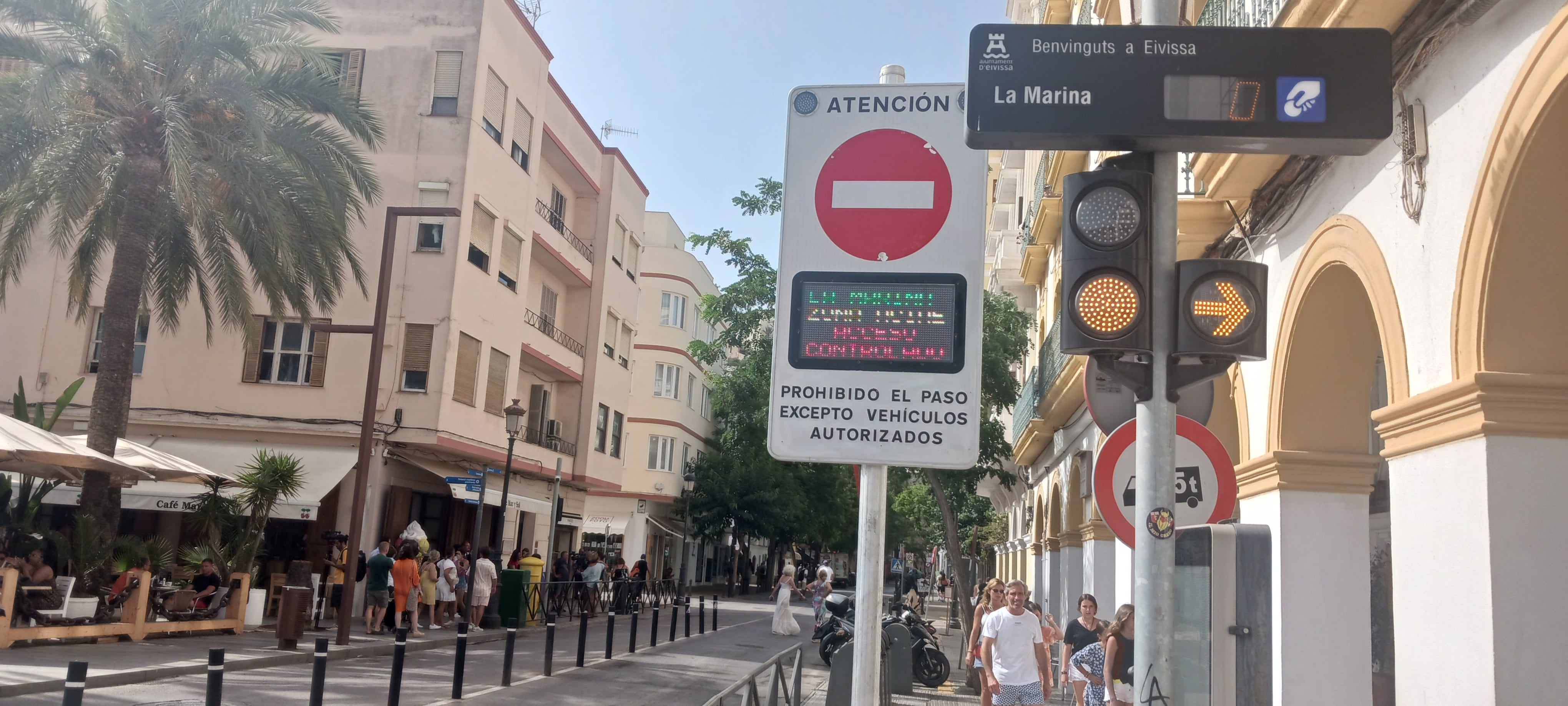 Vila quita las retricciones de acceso a la Marina