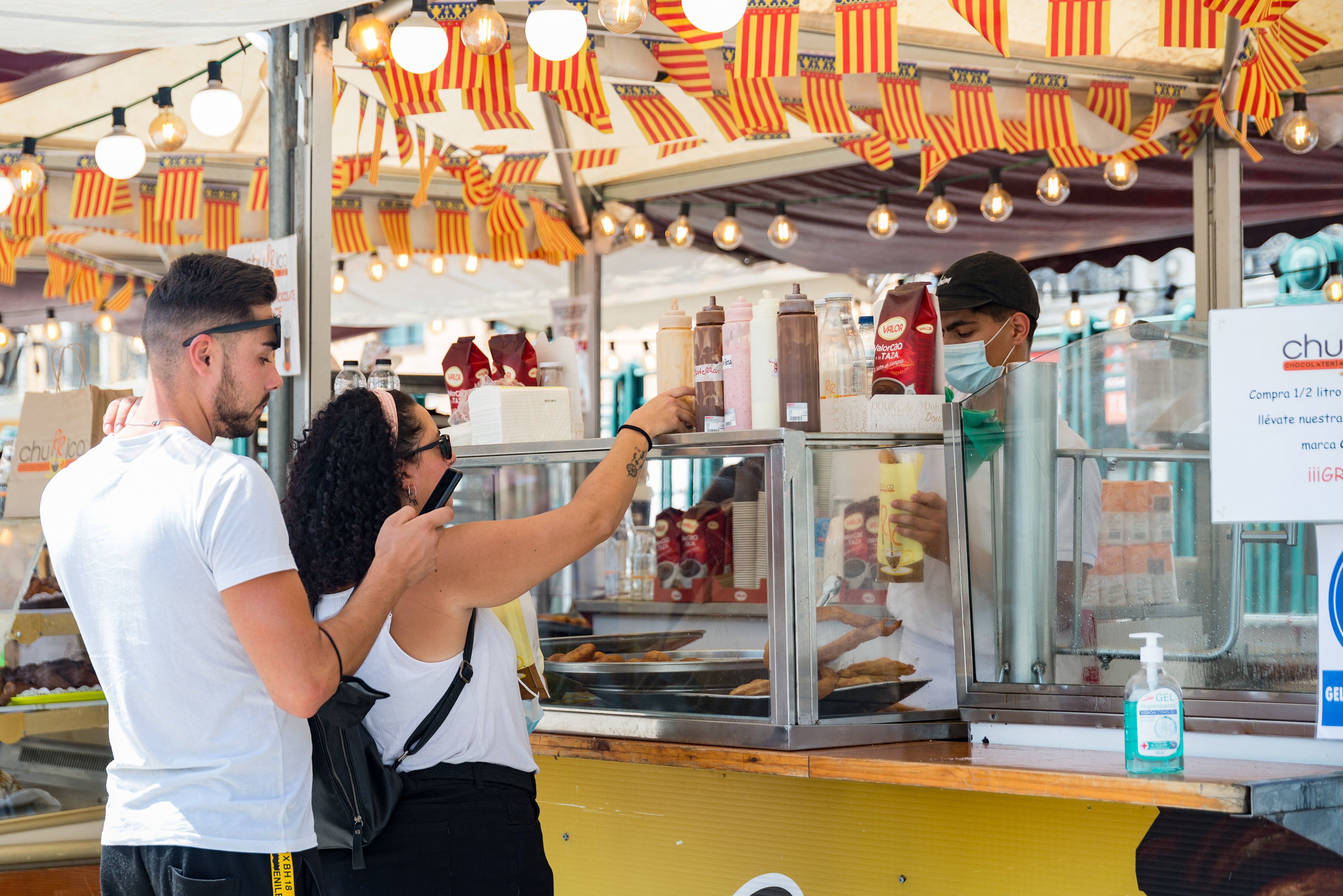 Puesto de churros y buñuelos el pasado mes de septiembre en València.