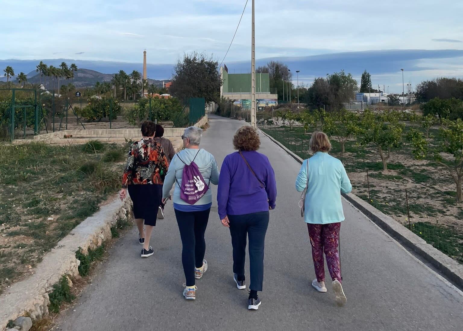 Un grupo de mujeres practica deportes en Potries.