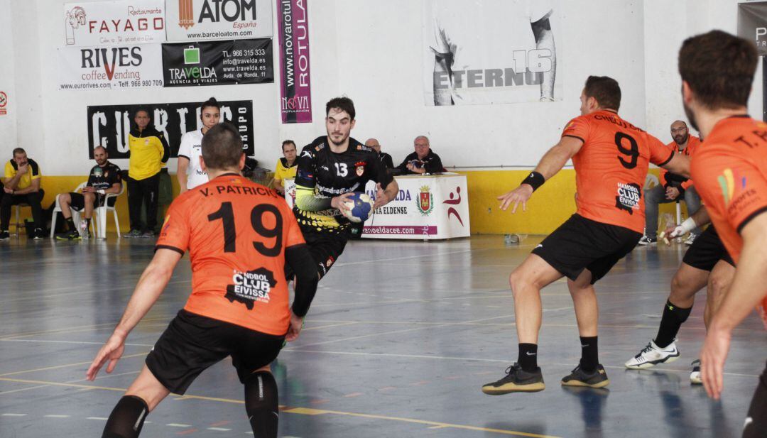 El equipo eldense tiene que seguir luchando para jugar por el ascenso