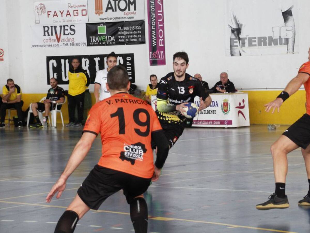 El Elda - C.E.E. ve truncada su racha en Ibiza (22-19)
