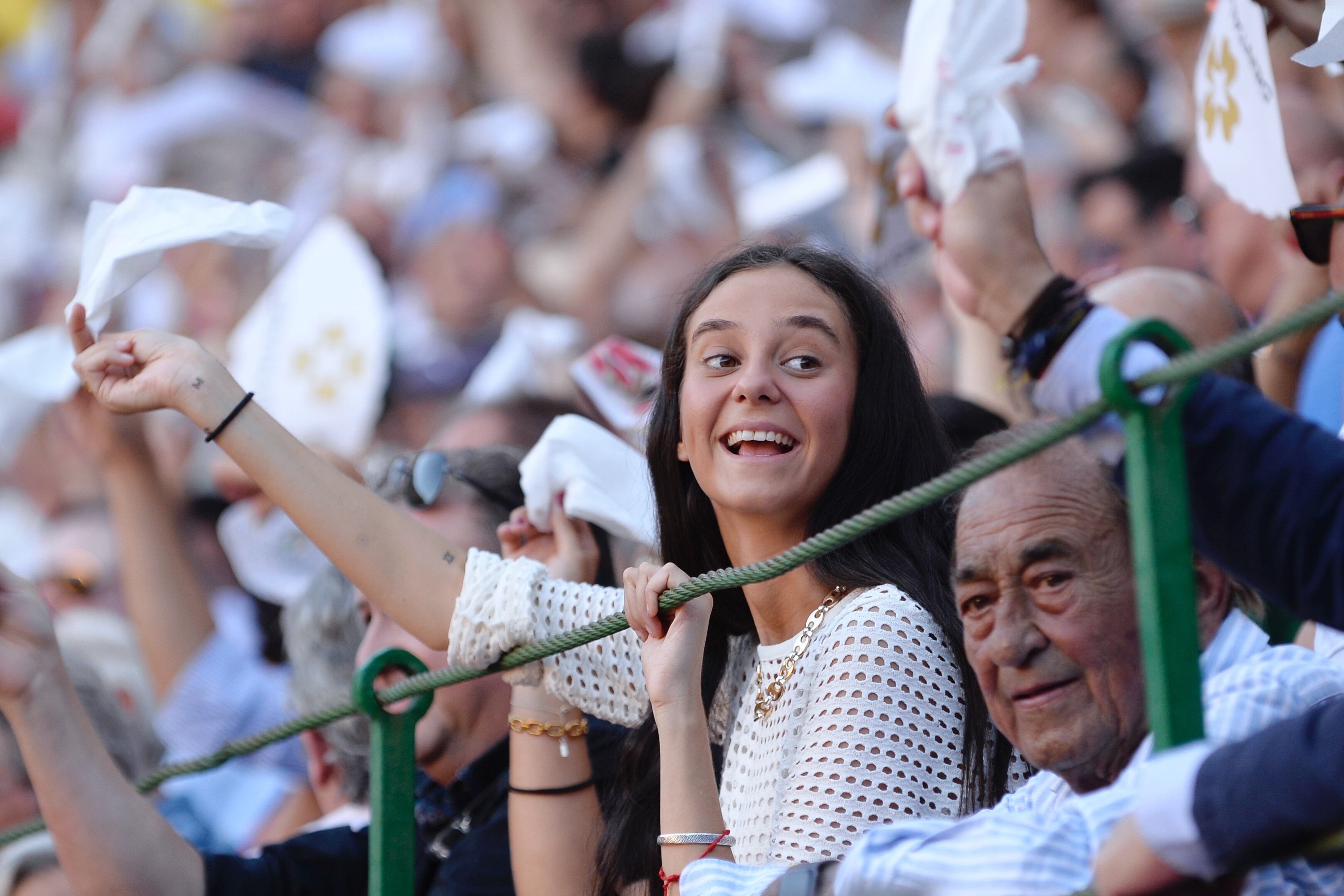 La hija de la infanta Elena, Victoria Federica (c), en un festejo taurino celebrado en Valladolid.