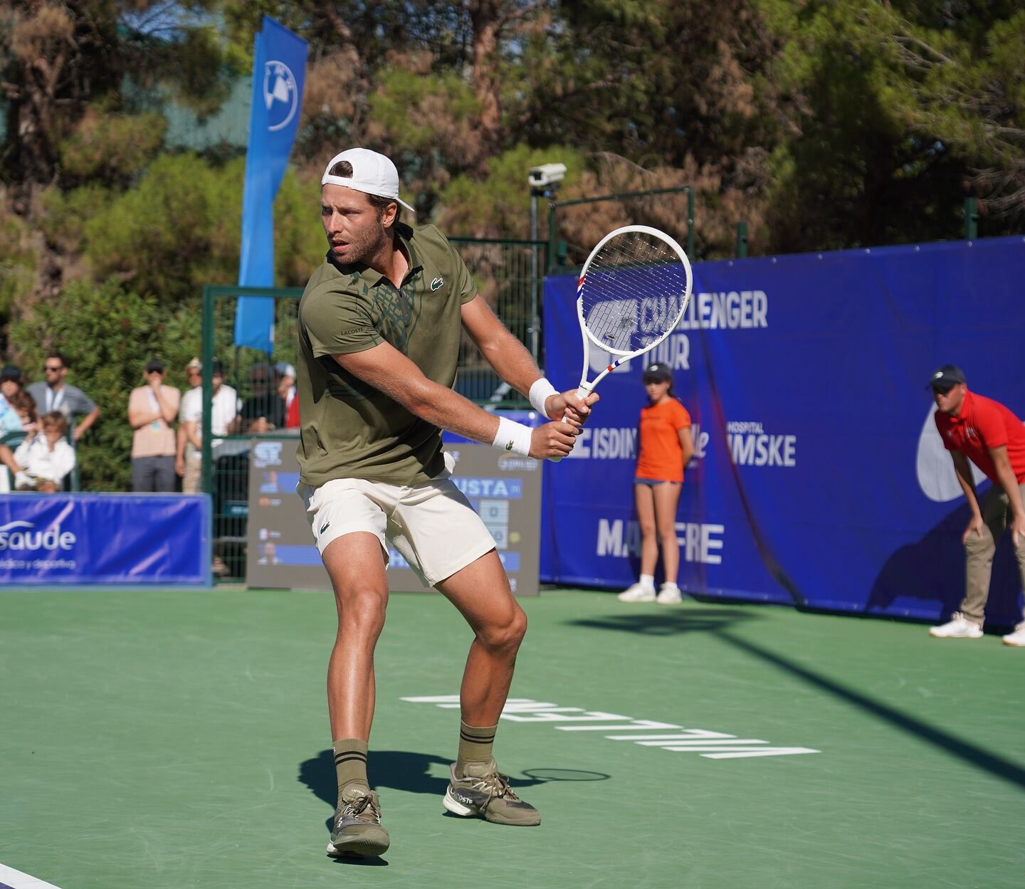 Hugo Grenier en un partido muy disputado