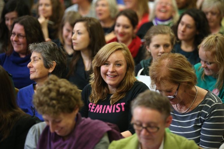 Asamblea feminista en Reino Unido.