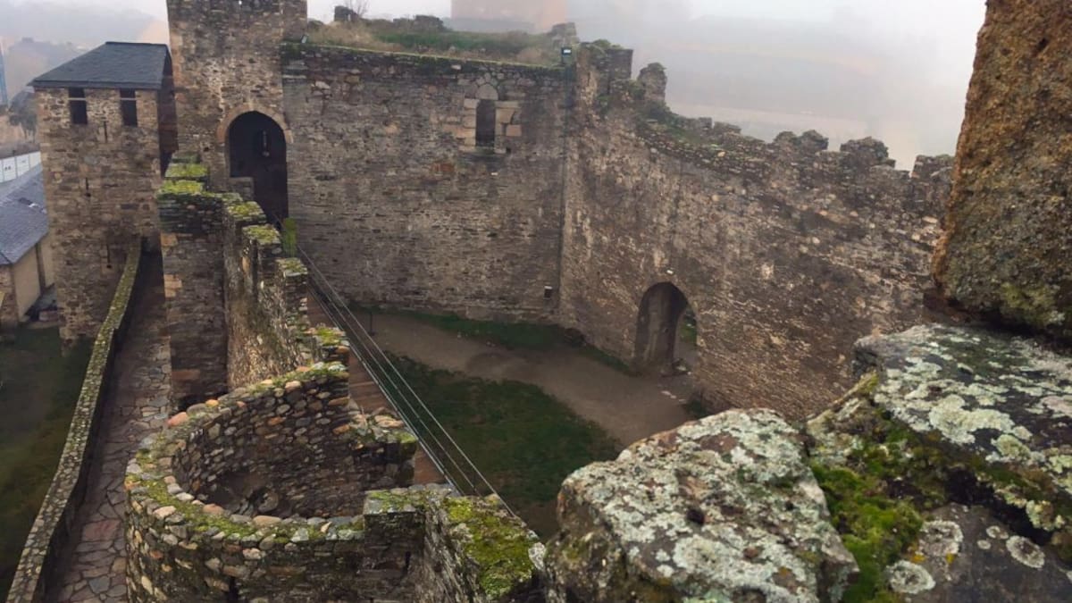 Reanudadas las obras de rehabilitación del castillo de Ponferrada, tras el parón por el Estado de Alarma