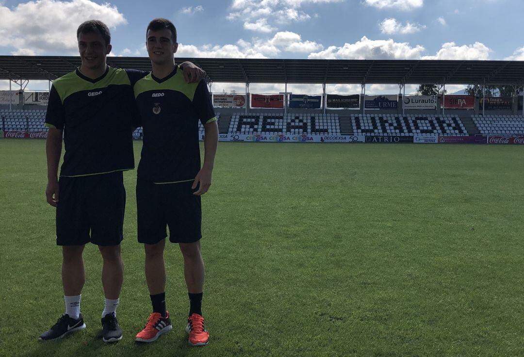 Aitor Aranzabe e Iñaki Recio posan en el Stadium Gal