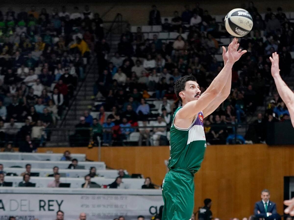 El alero del Unicaja Nihad Djedovic baja dos meses por una lesión muscular