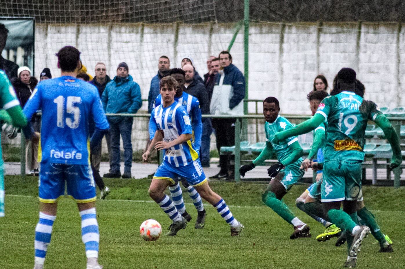 Imagen de una acción de juego del encuentro de la 1ª vuelta disputado en La Eragudina entre Arandina y Astorga